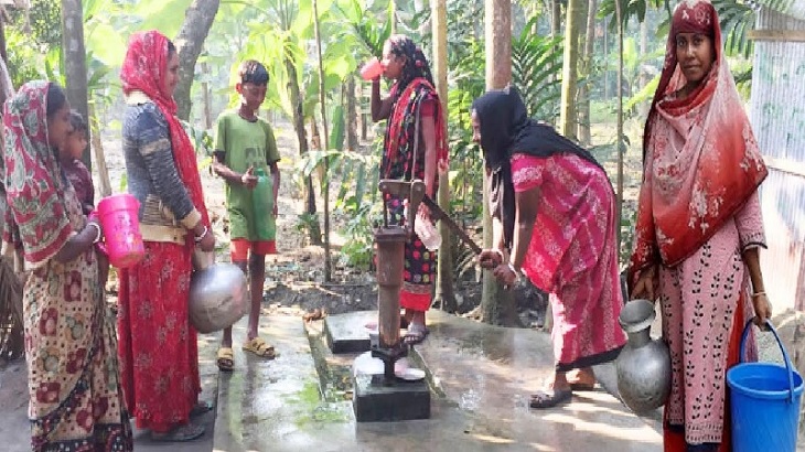 ‘একজগ পানি তুলতেই ১০ মিনিট লাগছে’