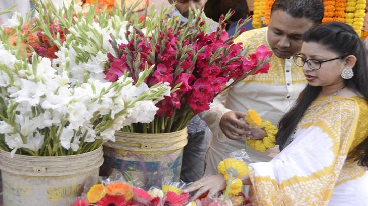 গোলাপের সেঞ্চুরি, বিপাকে প্রেমিক-প্রেমিকা