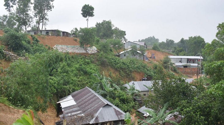 সিলেটে টিলার পাদদেশে ১০ হাজার মানুষের বাস