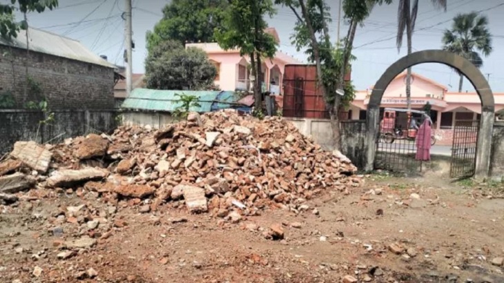 স্বাস্থ্যকেন্দ্রের ভবন দিনে দুপুরে ‘গায়েব’