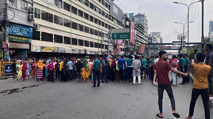 বনানীতে পোশাক শ্রমিকদের সড়ক অবরোধ, তীব্র যানজট